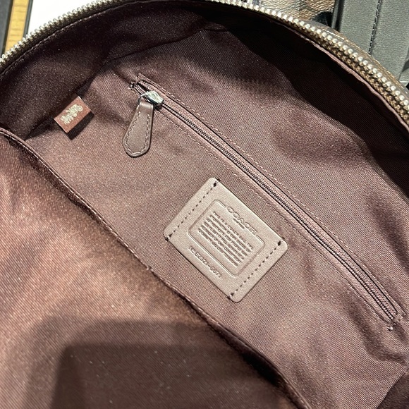 Coach Court Backpack In Signature Canvas
COLOR:
Silver/Brown/Iris
NWT - Picture 9 of 16